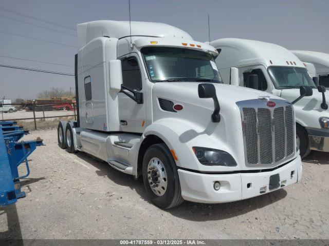  Salvage Peterbilt 579