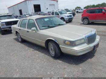 Salvage Lincoln Towncar