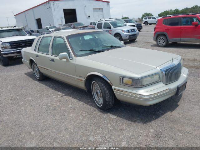  Salvage Lincoln Towncar