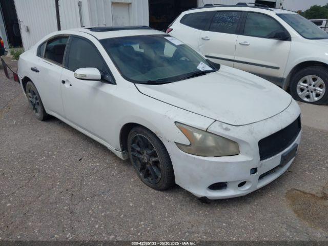  Salvage Nissan Maxima