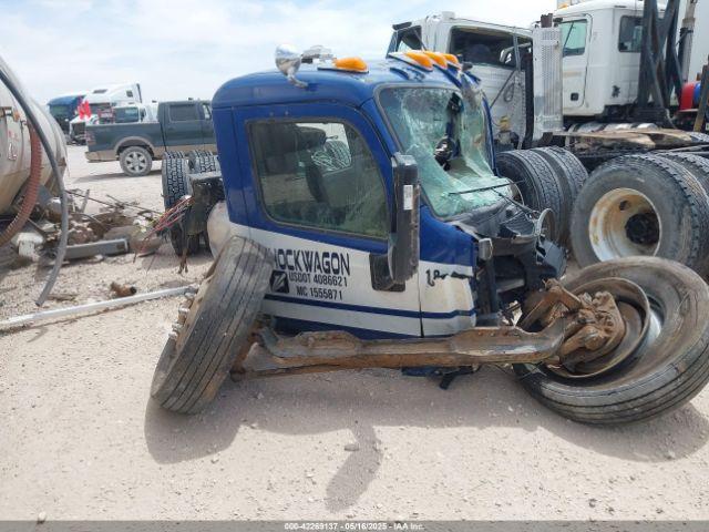  Salvage Peterbilt 579