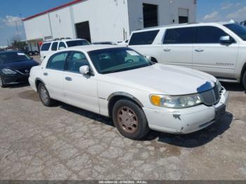  Salvage Lincoln Towncar