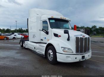  Salvage Peterbilt 579