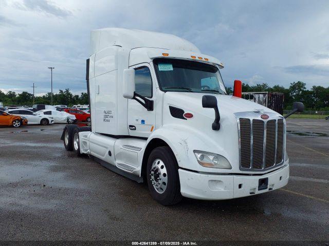  Salvage Peterbilt 579