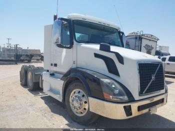  Salvage Volvo Vnl