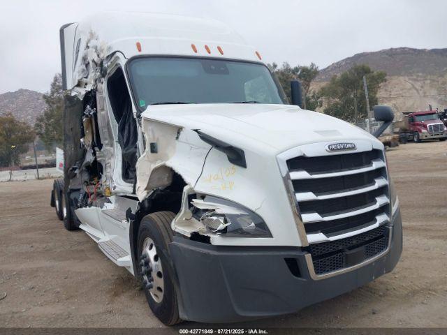  Salvage Freightliner New Cascadia 126