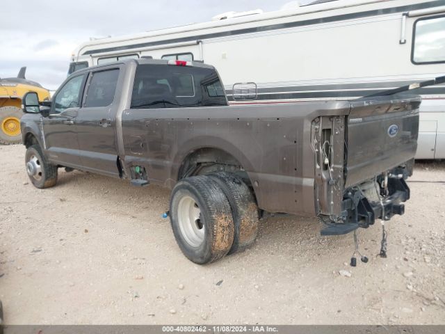 Ford F-350 Lariat Image 5