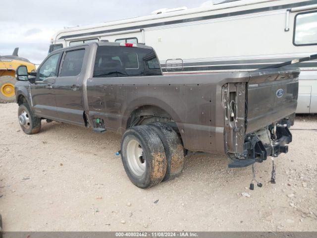 Ford F-350 Lariat Image 5