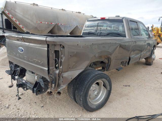 Ford F-350 Lariat Image 7