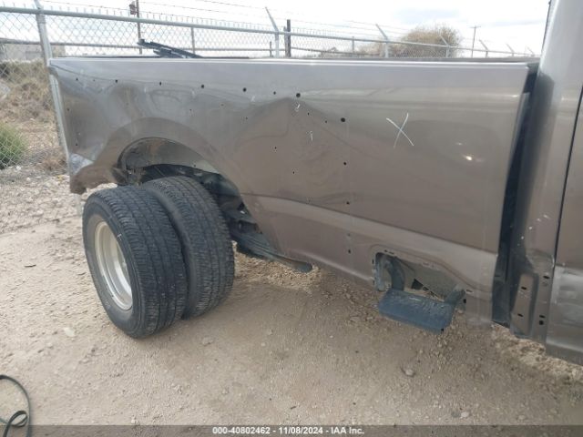 Ford F-350 Lariat Image 10