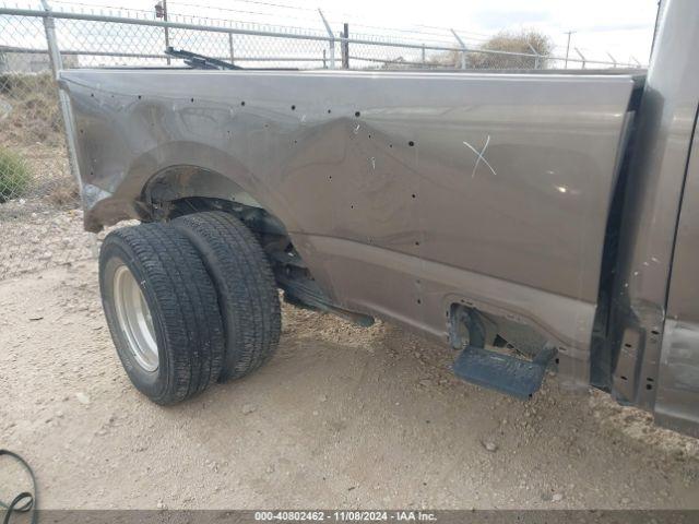 Ford F-350 Lariat Image 10