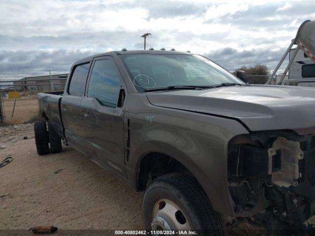 Ford F-350 Lariat Image 14