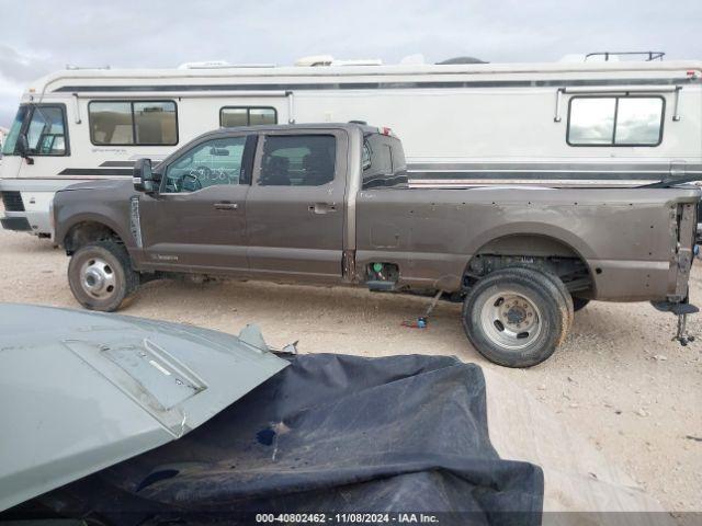 Ford F-350 Lariat Image 2