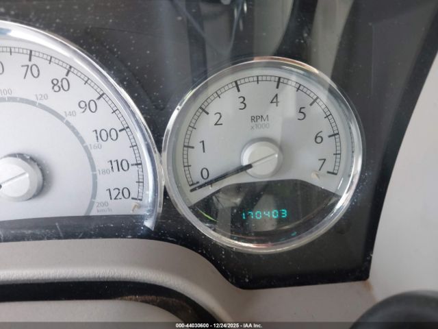 Chrysler Aspen Limited Image 7