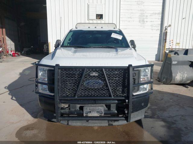 Ford F-350 Xl Image 3