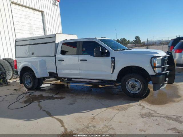 Ford F-350 Xl Image 2