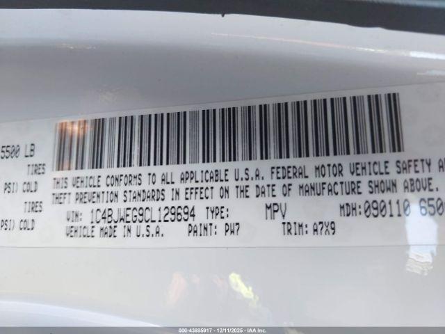 Jeep Wrangler Sahara Image 4