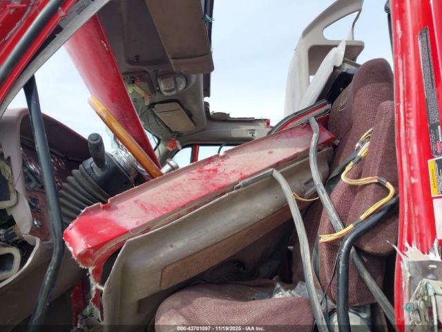 Peterbilt 587 Image 4