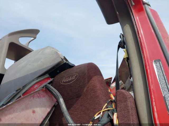 Peterbilt 587 Image 8