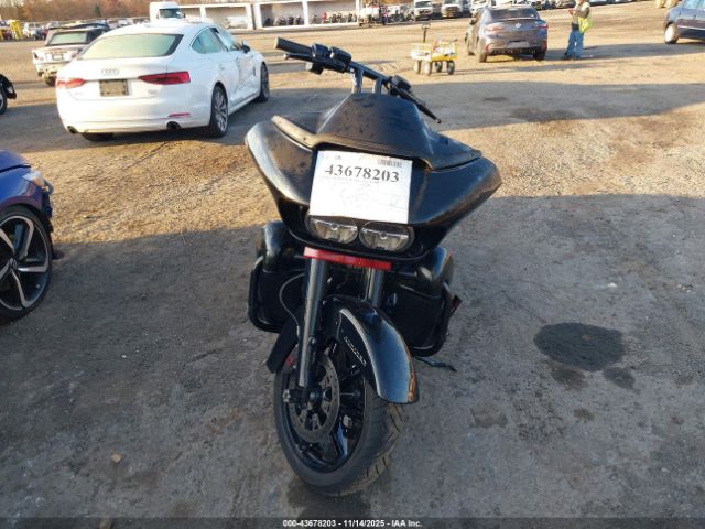 Harley-Davidson Fltrk Image 11