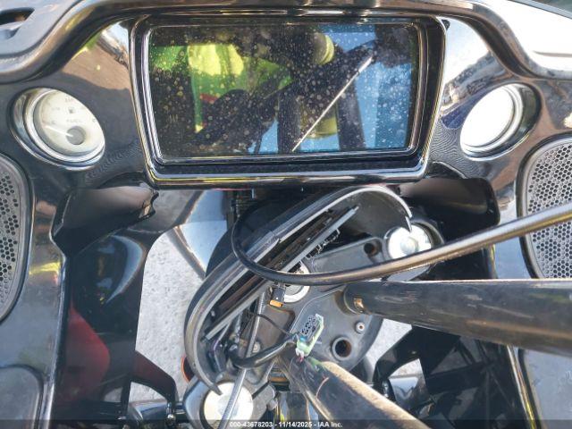 Harley-Davidson Fltrk Image 10