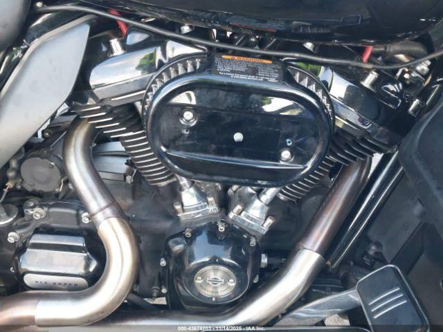 Harley-Davidson Fltrk Image 8