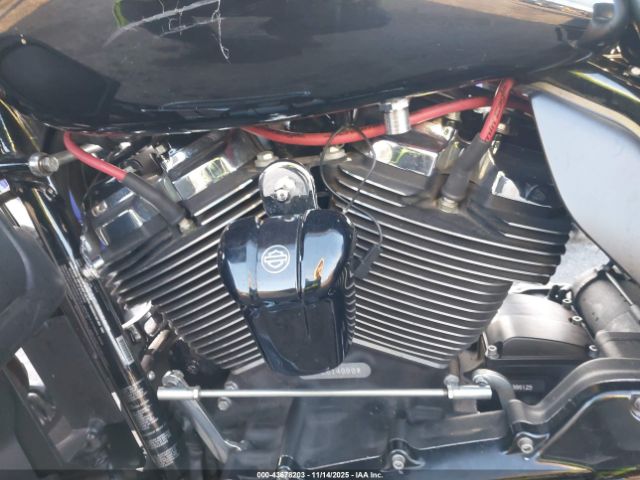 Harley-Davidson Fltrk Image 13