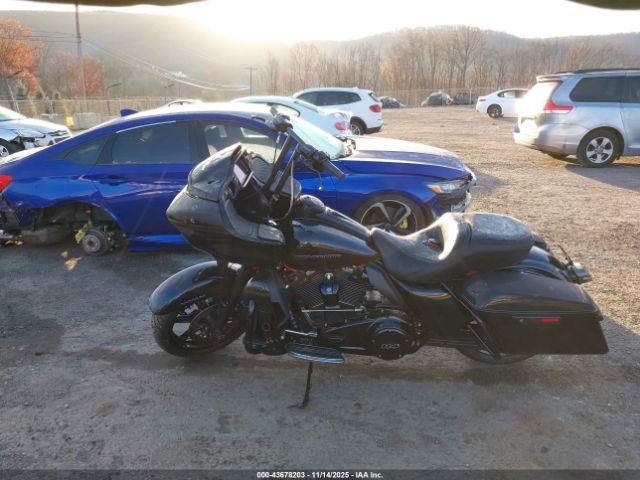 Harley-Davidson Fltrk Image 5